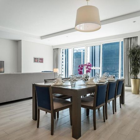 Centara West Bay Hotel & Residences Doha Exteriör bild A dining room at the Ritz-Carlton, DIFC