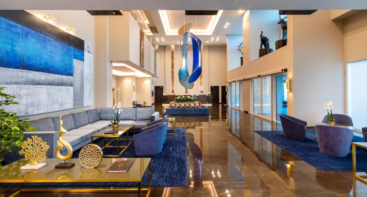 Centara West Bay Hotel & Residences Doha Exteriör bild The interior of the lounge