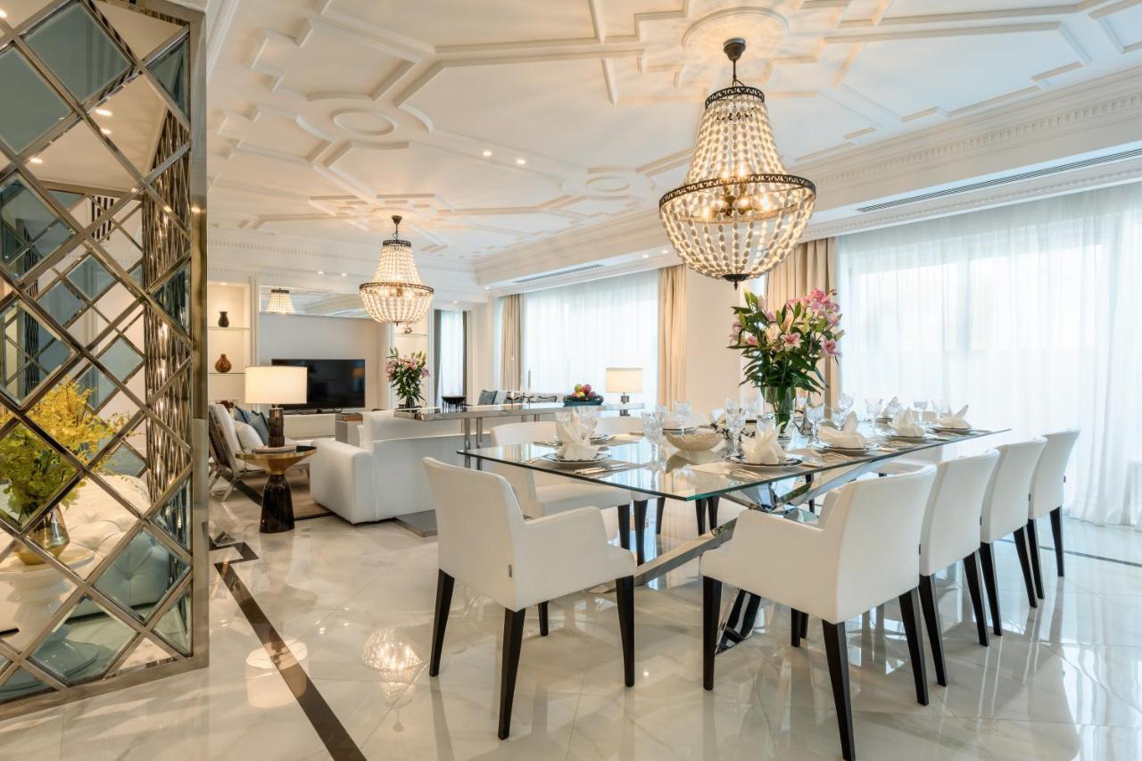 Centara West Bay Hotel & Residences Doha Exteriör bild A dining room