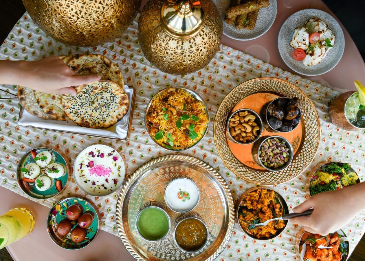 Centara West Bay Hotel & Residences Doha Exteriör bild A vegetarian meal