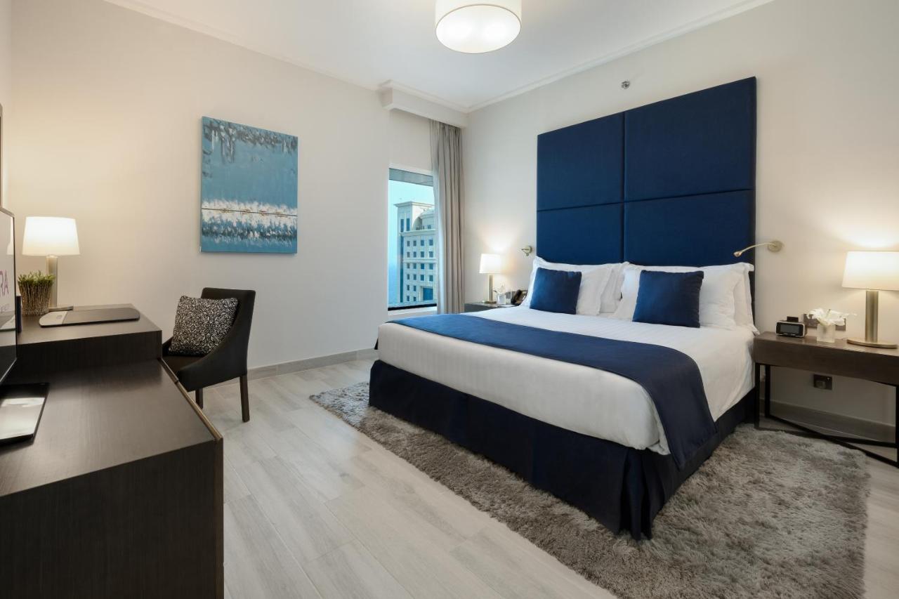 Centara West Bay Hotel & Residences Doha Exteriör bild A bedroom at the hotel