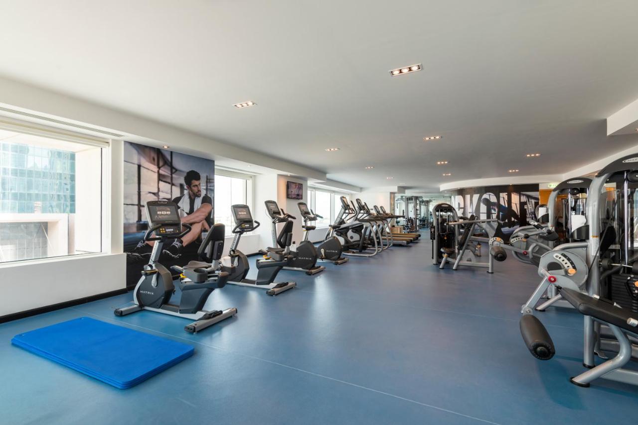 Centara West Bay Hotel & Residences Doha Exteriör bild The gym at the hotel